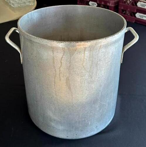 DESCRIPTION: STOCK POT WITH HANDLES SIZE: 14.5"X15.5" LOCATION: 6TH FLOOR QTY: 1