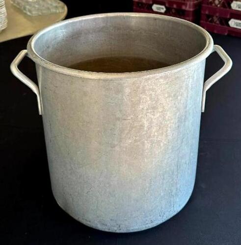 DESCRIPTION: STOCK POT WITH HANDLES SIZE: 14"X14" LOCATION: 6TH FLOOR QTY: 1