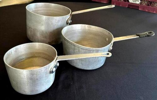 DESCRIPTION: (3) ASSORTED SIZED SAUCE POTS SIZE: SEE PHOTOS LOCATION: 6TH FLOOR QTY: 3