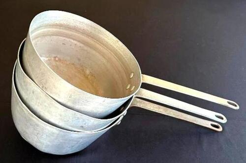DESCRIPTION: (3) SAUCE POTS SIZE: 10.5"X6" LOCATION: 6TH FLOOR QTY: 3