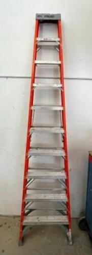 10' FIBERGLASS HEAVY DUTY STEP LADDER