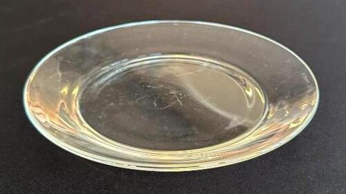 DESCRIPTION: (40) 8" GLASS PLATES LOCATION: 6TH FLOOR QTY: 40