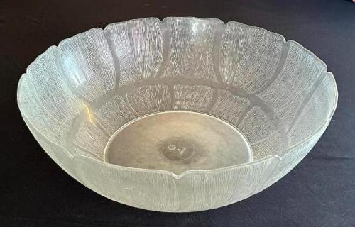 DESCRIPTION: (4) 18" PLASTIC SALAD BOWLS SIZE: 18"X6" LOCATION: 6TH FLOOR QTY: 4