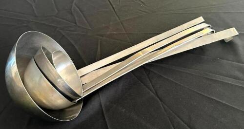 DESCRIPTION: (4) ASSORTED SIZED STAINLESS LADLES SIZE: (1) 6 OZ. (2) 8 OZ. (1) 24 OZ. LOCATION: 6TH FLOOR QTY: 4