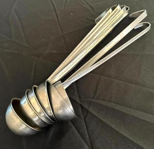 DESCRIPTION: (6) 2 OZ. STAINLESS LADLES LOCATION: 6TH FLOOR QTY: 6