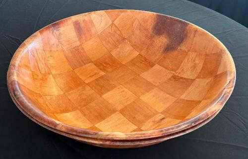 DESCRIPTION: (2) 20" WOODEN SALAD BOWLS SIZE: 20"X5" LOCATION: 6TH FLOOR QTY: 2