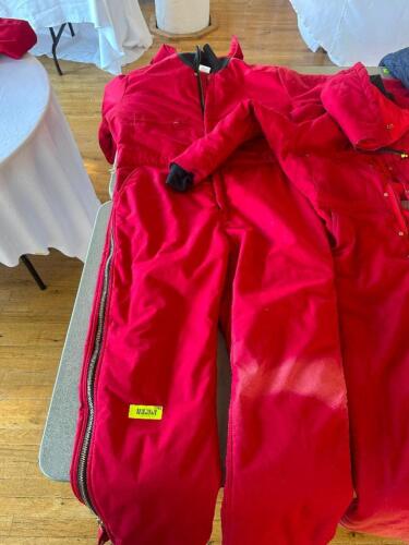 DESCRIPTION WEAR GUARD SIZE MEN TALL LARGE COVERALL BRAND / MODEL: WEAR GUARD LOCATION FLOOR 8 QTY 1
