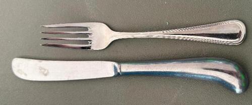 DESCRIPTION (100) KNIVES (100) FORKS ADDITIONAL INFORMATION RACK INCLUDED THIS LOT IS: SOLD BY THE PIECE LOCATION FLOOR 7 QTY 100