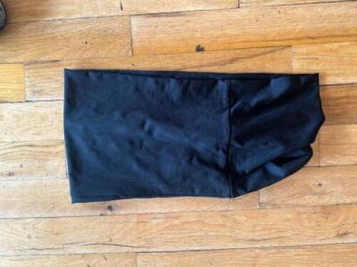 DESCRIPTION (600) BLACK LINEN CHAIR STRAPS THIS LOT IS: ONE MONEY LOCATION FLOOR 7 QTY 1