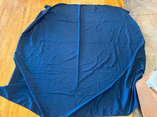 DESCRIPTION (13) NAVY BLUE 36" ROUND PUB TABLE CLOTHS THIS LOT IS: SOLD BY THE PIECE LOCATION FLOOR 6 QTY 13
