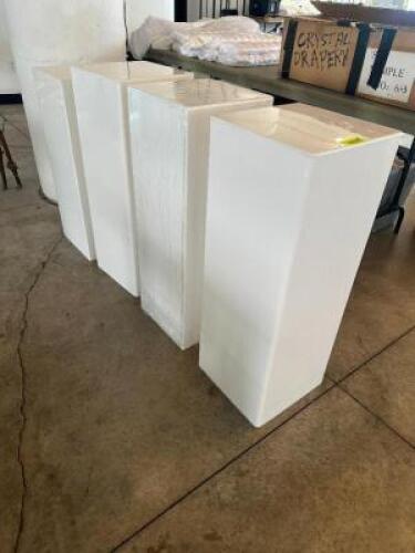 DESCRIPTION (4) WHITE PLASTIC COLUMN PEDESTALS THIS LOT IS: ONE MONEY LOCATION FLOOR 6 QTY 1