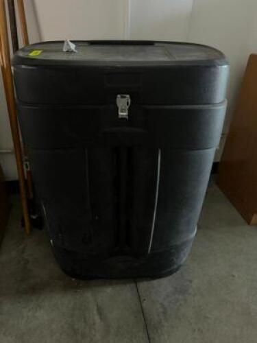 DESCRIPTION PLASTIC ROAD CASE. LOCATION FIRST FLOOR QTY 1