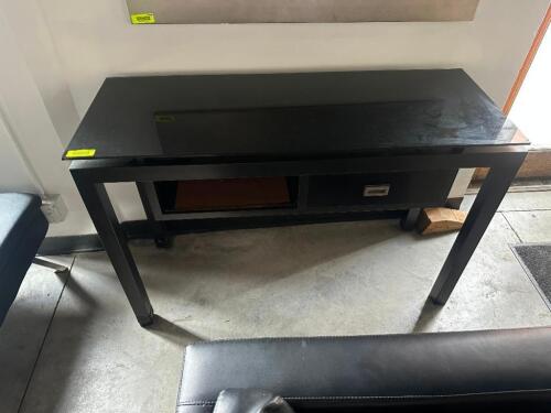 DESCRIPTION 48" ACCENT TABLE - BLACK LOCATION FIRST FLOOR QTY 1