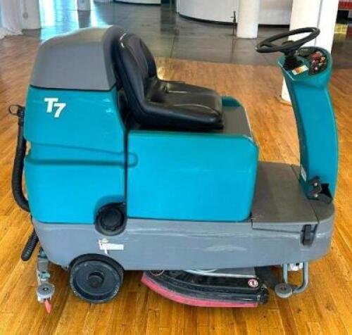 DESCRIPTION: 32" RIDING FLOOR SCRUBBER BRAND/MODEL: TENNANT T7 INFORMATION: 457.6 HOURS LOCATION: FLOOR 7 QTY: 1