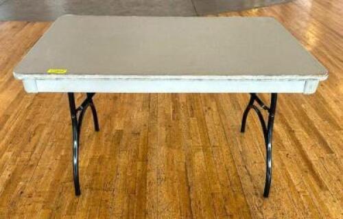 DESCRIPTION: 4' FOLDING BANQUET TABLE SIZE: 48"X30" LOCATION: 8TH FLOOR QTY: 1