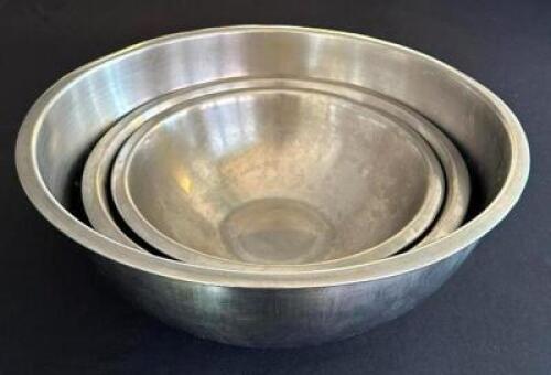 DESCRIPTION: (3) ASSORTED SIZED STAINLESS MIXING BOWLS SIZE: 10"-16" LOCATION: 6TH FLOOR QTY: 3