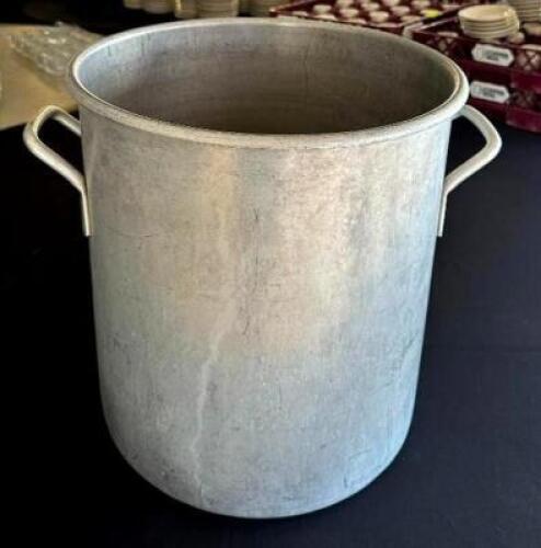 DESCRIPTION: STOCK POT WITH HANDLES SIZE: 15"X16" LOCATION: 6TH FLOOR QTY: 1
