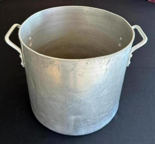 DESCRIPTION: STOCK POT WITH HANDLES SIZE: 12.5"X11" LOCATION: 6TH FLOOR QTY: 1