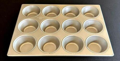 DESCRIPTION: (4) 12-CUP BAKING PANS LOCATION: 6TH FLOOR QTY: 4