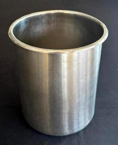 DESCRIPTION: (3) ROUND STAINLESS PANS SIZE: 9"X10" LOCATION: 6TH FLOOR QTY: 3