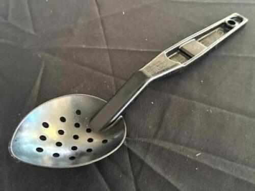 DESCRIPTION: (2) PERFORATED PLASTIC SERVING SPOONS LOCATION: 6TH FLOOR QTY: 2