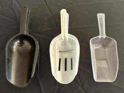 DESCRIPTION: (6) PLASTIC SCOOPS LOCATION: 6TH FLOOR QTY: 6