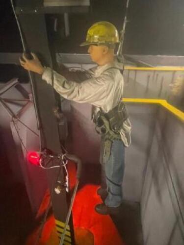 MANNEQUIN W/ TOOL BELT AND HARD HAT