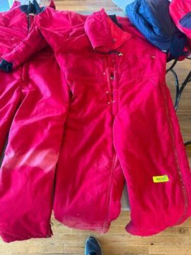 DESCRIPTION WEAR GUARD SIZE MEN TALL LARGE COVERALL BRAND / MODEL: WEAR GUARD LOCATION FLOOR 8 QTY 1