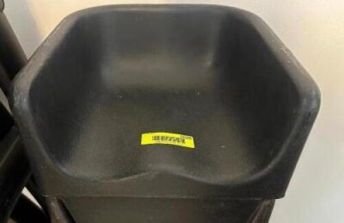 DESCRIPTION (6) PLASTIC BOOSTER SEATS THIS LOT IS: SOLD BY THE PIECE LOCATION FLOOR 6 QTY 6