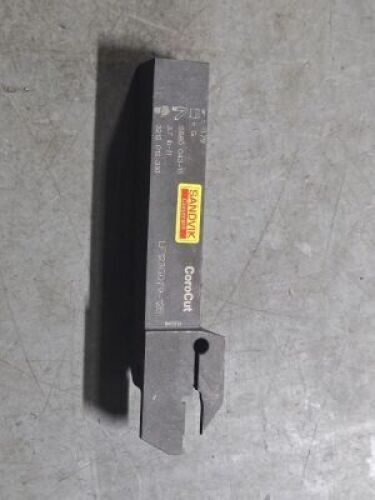 DESCRIPTION: (1) INDEXABLE GROOVING-CUT-OFF TOOLHOLDER BRAND MODEL SANDVIK 5733413 SIZE: 3-4MM GROOVE WIDTH 3/4" SQ SHANK RETAIL$: $228.96 QTY: 1