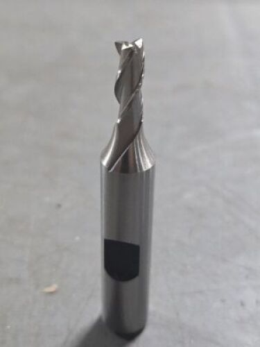 DESCRIPTION: (1) HSS SQ END MILL BRAND MODEL HERTEL 41117276 SIZE: 3/16" DIA 1/2" LOC 3/8" SD QTY: 1