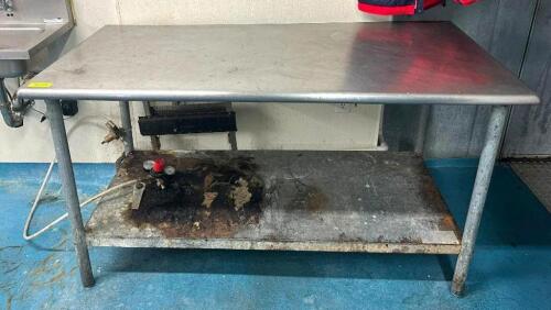 DESCRIPTION: 5' STAINLESS STEEL TABLE WITH UNDERSHELF SIZE: 60"X30"X33" LOCATION: KITCHEN QTY: 1