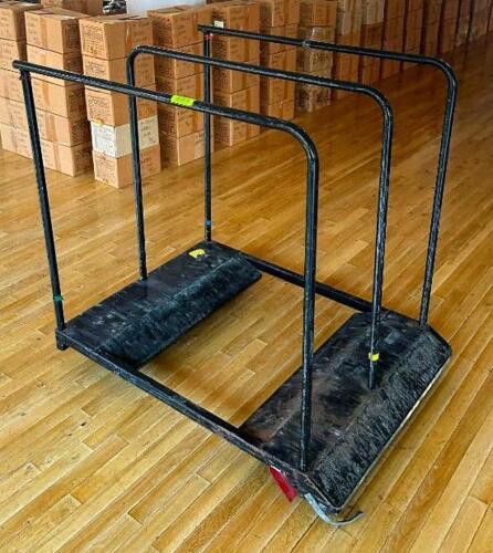 DESCRIPTION: TABLE CART WITH BRAKES SIZE: 31"X44" LOCATION: 6TH FLOOR QTY: 1