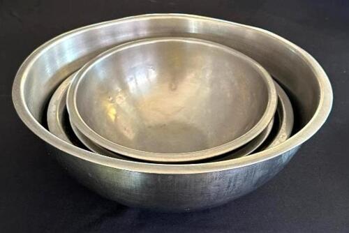 DESCRIPTION: (4) ASSORTED SIZED STAINLESS MIXING BOWLS SIZE: 11"-16" LOCATION: 6TH FLOOR QTY: 4