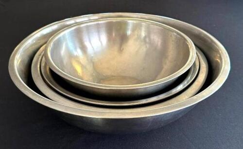 DESCRIPTION: (4) ASSORTED SIZED STAINLESS MIXING BOWLS SIZE: 11"-16" LOCATION: 6TH FLOOR QTY: 4