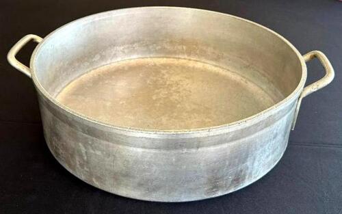 DESCRIPTION: BRAISING POT WITH HANDLES SIZE: 19"X6" LOCATION: 6TH FLOOR QTY: 1