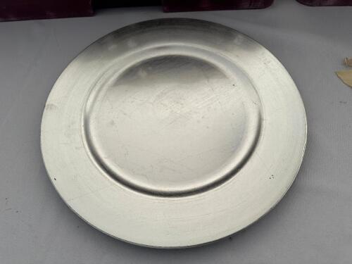 DESCRIPTION (48) 13" SILVER PLASTIC CHARGER BRAND / MODEL: CELEBRATE IT THIS LOT IS: SOLD BY THE PIECE SIZE 13" LOCATION FLOOR 7 QTY 48